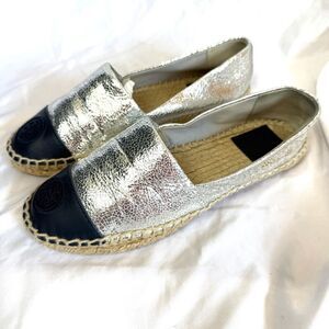 Tory Burch Espadrilles Silver Metallic Black Leather Cap Toe Flats Size 5.5